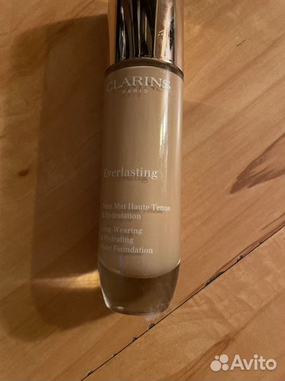 Матирующий тональный крем Clarins Everlasting