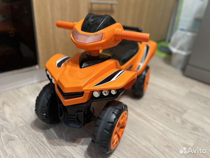 Машина-толокар без ручки