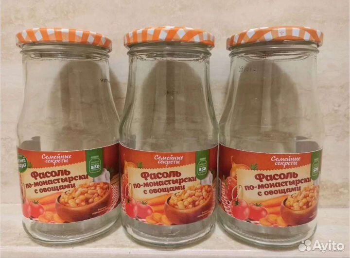 Много Банка банки с закручивающимися крышками