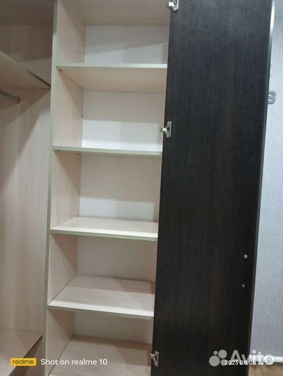 Угловой шкаф