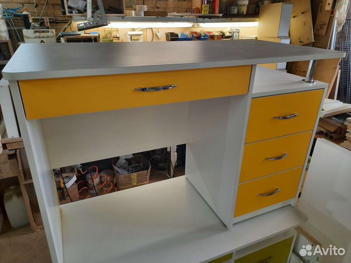 Письменный стол