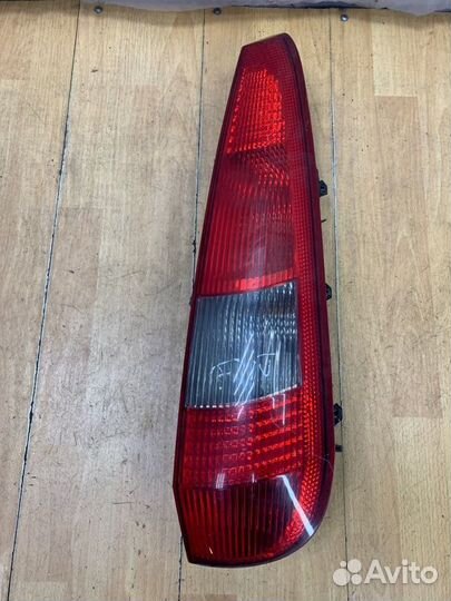 Фонарь задний правый Ford Fiesta хетчбэк 5-ти дв