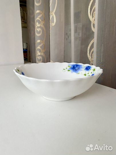 Новый набор тарелок и салатница