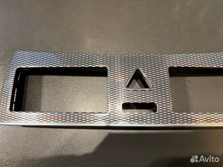 Вставка центральной консоли Mercedes-Benz