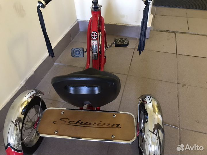 Трехколесный велосипед Schwinn Roadster Trike
