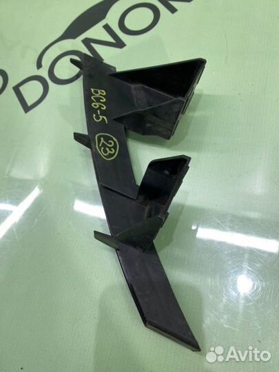 Крепление бампера переднее правое Audi Q7 4L 3.0D