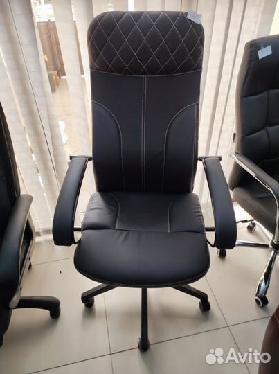 Офисное кресло