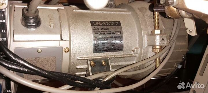 Прямострочная швейная машинка полуавтомат