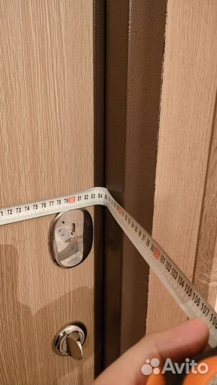 Дверь входная металлическая с зеркалом