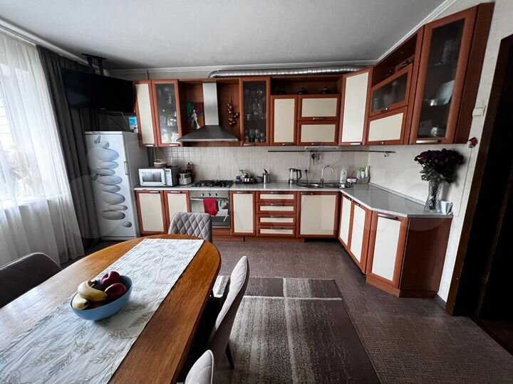 2-к. квартира, 90 м², 4/9 эт.