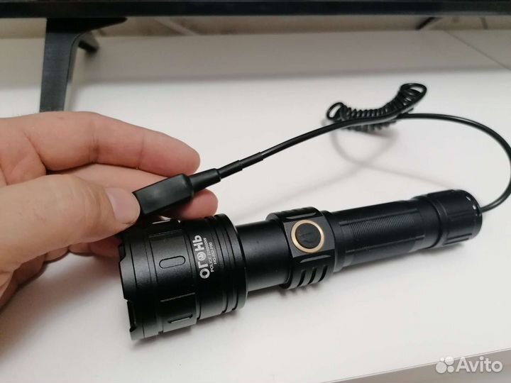 Подствольный тактический фонарь до 1км