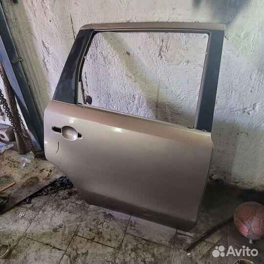 Задняя правая дверь ниссан ноут
