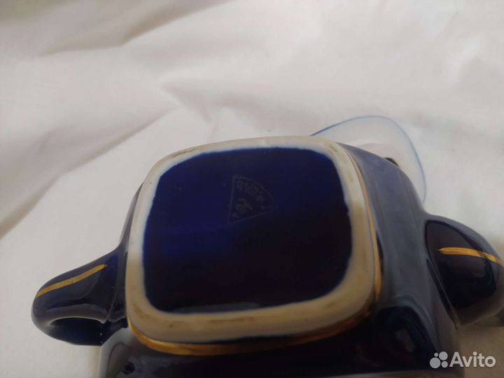 Фарфоровый чайник. ссср. 1960. Гжель