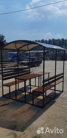 Беседка, мангал, стол для сборки поддонов