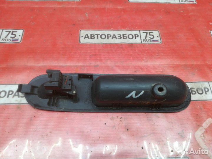 Кнопка стеклоподъемника передняя левая Honda Hr-V