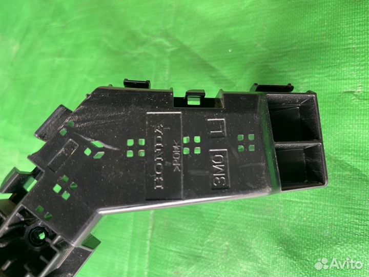 Крепление бампера заднее левое Honda Vezel RV6