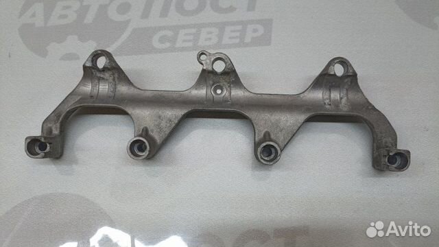 Кронштейн впускного коллектора правый Audi A6 C6