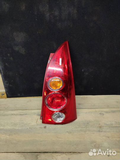 Фонарь задний правый Mazda Premacy 1