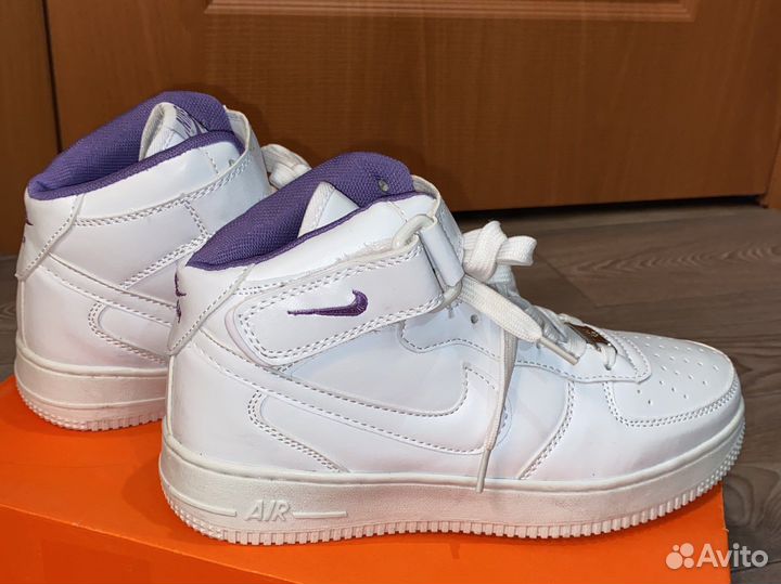 Новые кроссовки (37,5-38 размер)