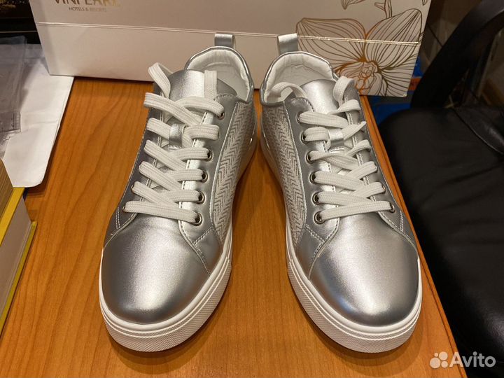 Кеды, слипоны, кроссовки серебристые