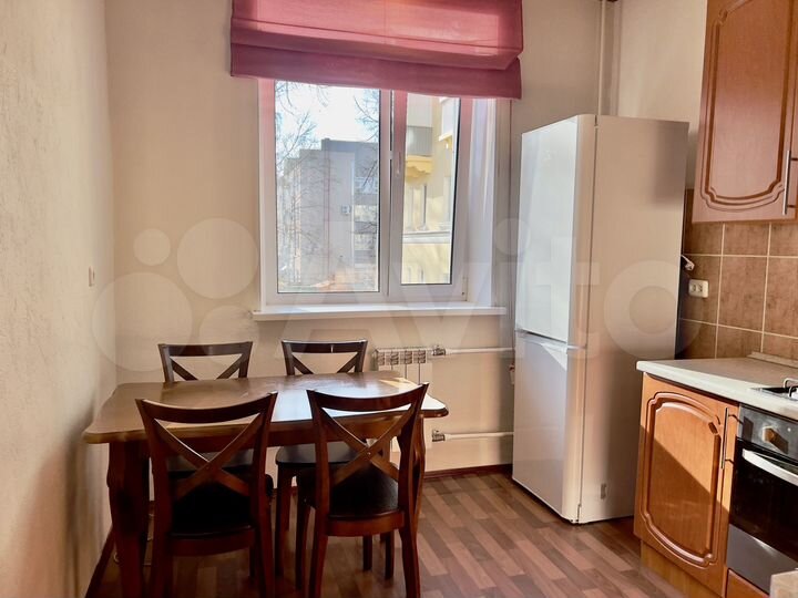 2-к. квартира, 65 м², 2/4 эт.