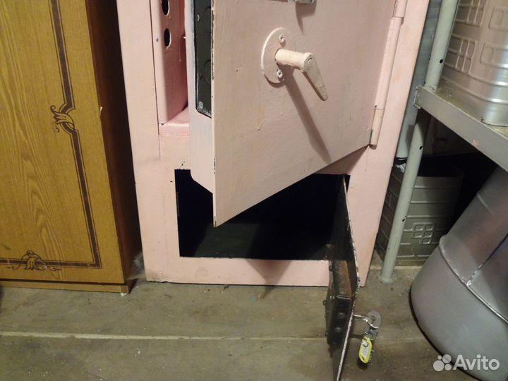 Несгораемый сейф времён СССР