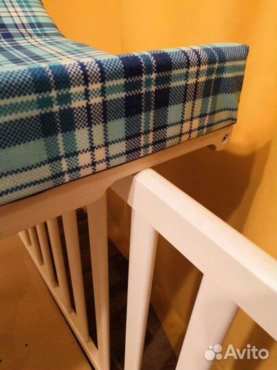 Пеленальная доска на кроватку