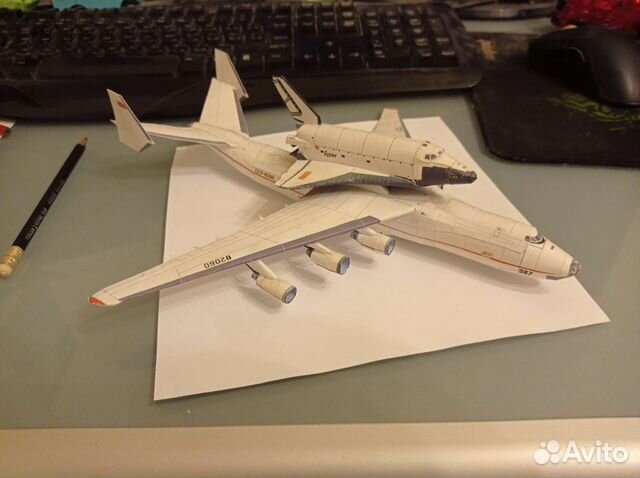 Модель самолёта Ан-225 Мрия с Бураном