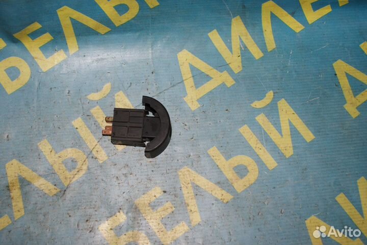 Кнопка включения аварийной сигнализации Opel Astra