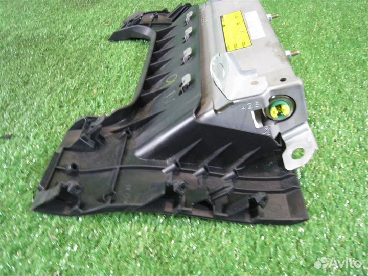 Подушка безопасности коленная Toyota Auris E18 20