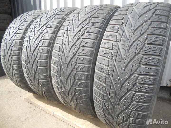 Nokian Tyres Hakkapeliitta R2 SUV 235/60 R17 106R