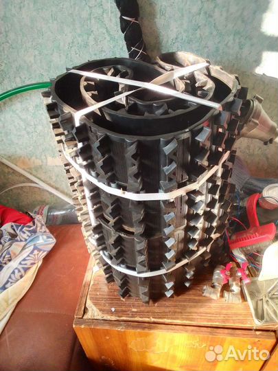 Гусиници муравей