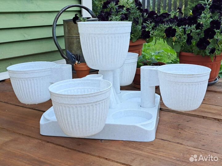 Кашпо с подставкой для цветов