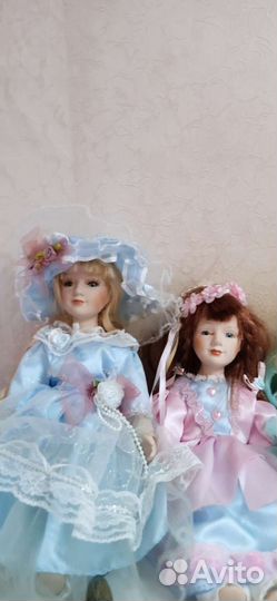 Кукла фарфоровая