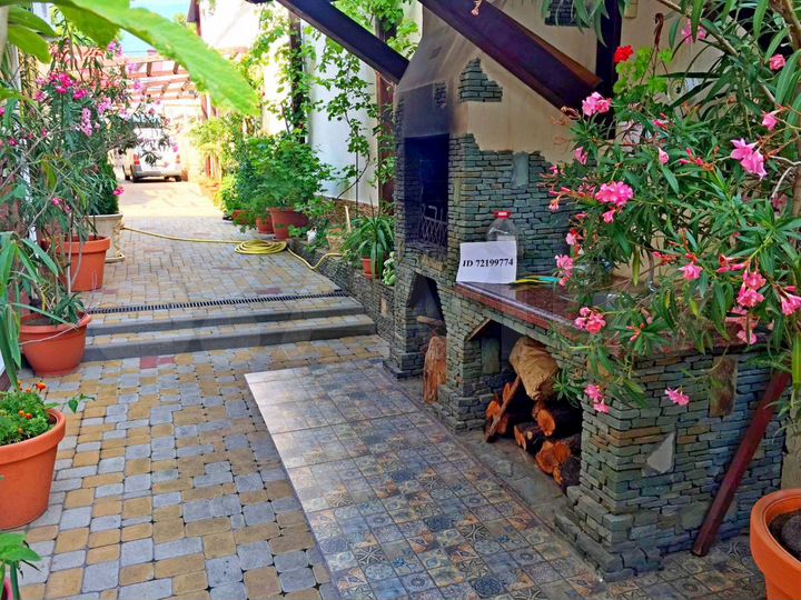 Комната 23 м² в 9-к., 2/3 эт.