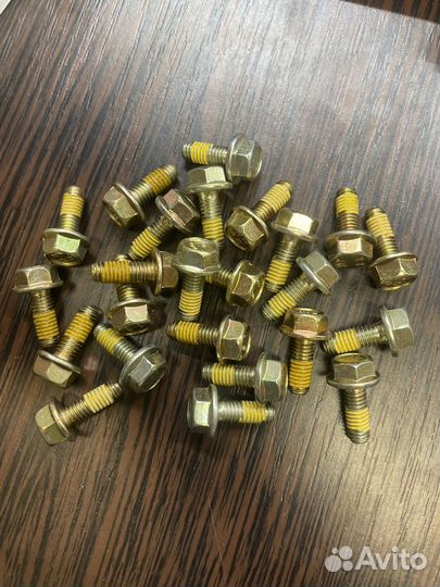 Винт с шестигранным фланцем M6 X 16, скотч-захват