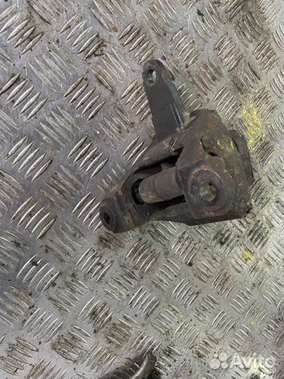 Опора двигателя Ford Mondeo 1 (1.6) 1993-1996