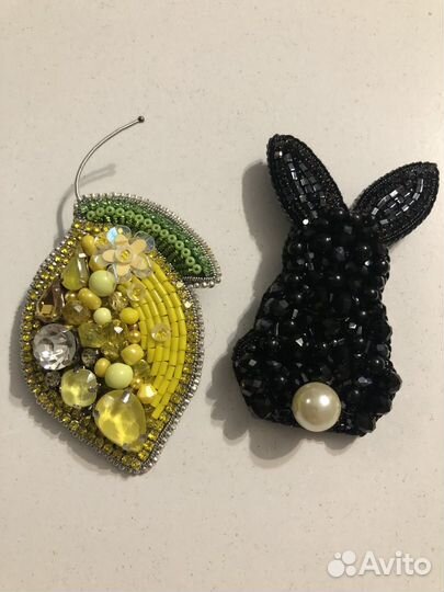 Брошь Зайка и лимончик. Ручная работа