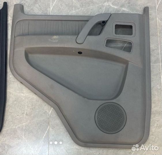 Обшивка задней левой двери Mercedes G-class W463