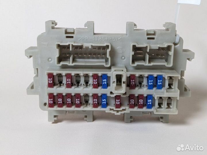 Блок предохранителей салонный Nissan Serena C26