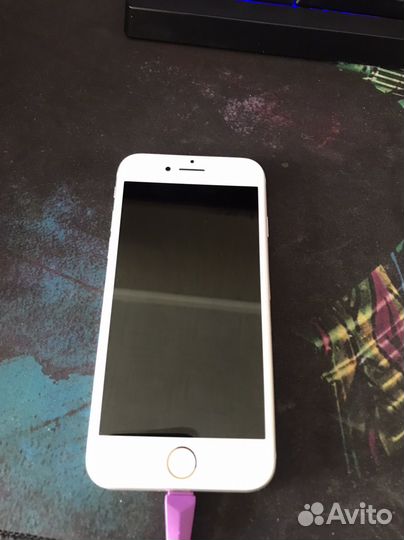 Телефон iPhone 8 64 gb