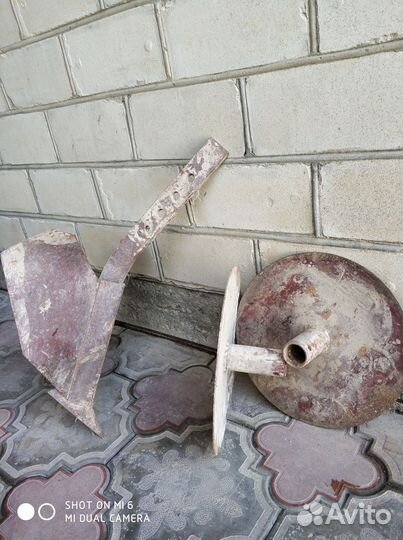 Мотоблок Крот 4 тактный, плуг и диски культиватора