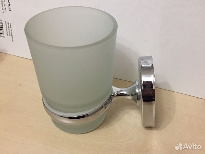 Стакан в ванную с держателем