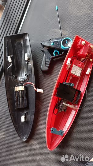 Лодка на пульте управления