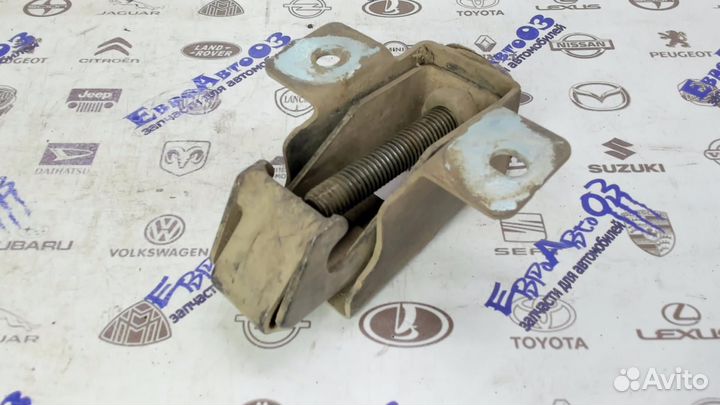 Кронштейн крепления запасного колеса Renault Sande