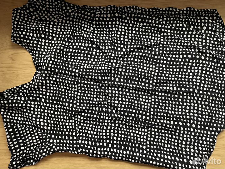 Пакет женской одежды (4 брюк, блузка )