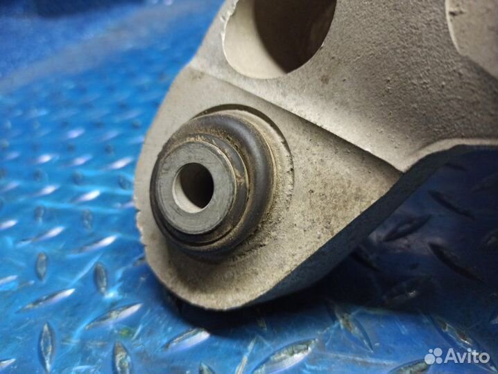 Поворотный кулак задний правый Jaguar Xe