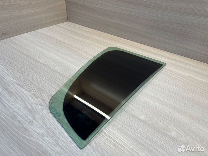 Форточка двери задняя правая Renault Sandero