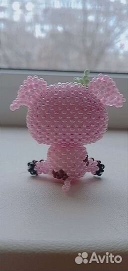 Свинка из бисера