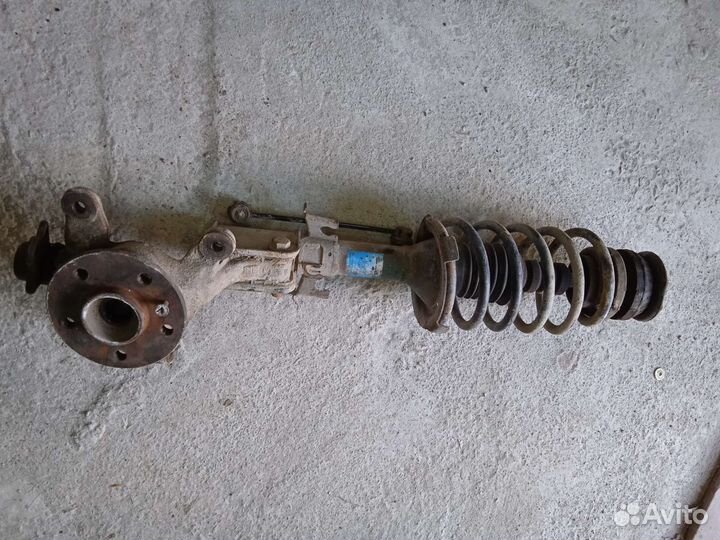 Стойка передняя левая в сборе Mercedes W638 Vito